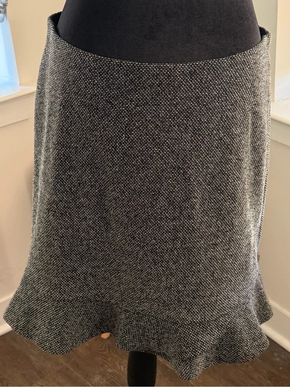 LOFT Black White Textured Ruffle Hem Skirt Size M
